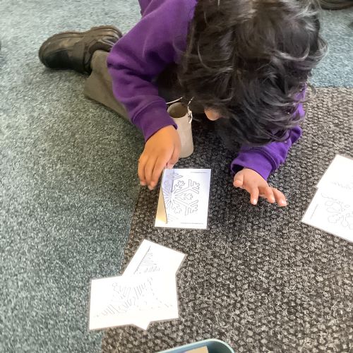 Symmetrical snowflakes using mirrors